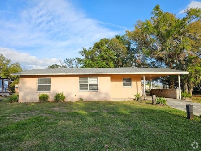 Building Photo - ADORABLE 3 Bedroom with a HUGE YARD in Lak... Rental