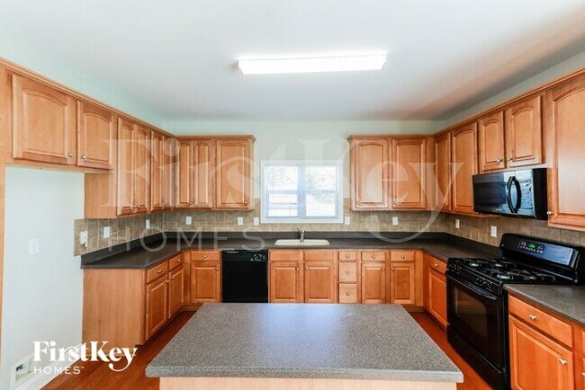 Photo - 455 Cooper Cir