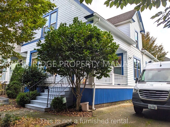 Photo - 34 NE Ivy St