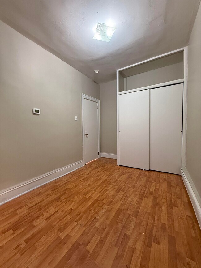 Photo - 153 W 20th St