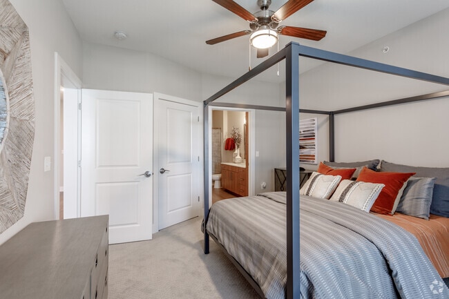 2BR, 2BA + Den - 1350 SF