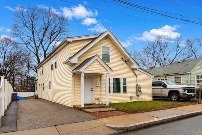 Building Photo - 15 Buckingham St