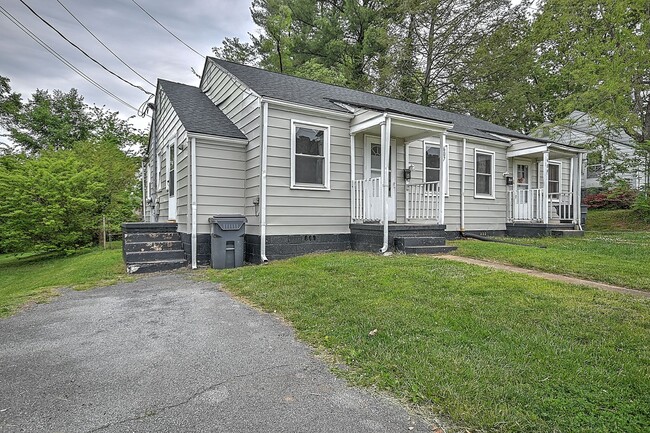 Photo - 607 Weaver Pike House