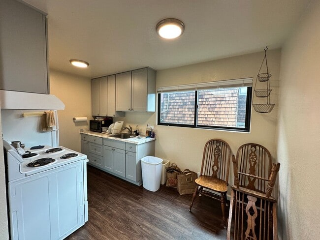Photo - Derby Street Apartments LLC Unit Apt. 2