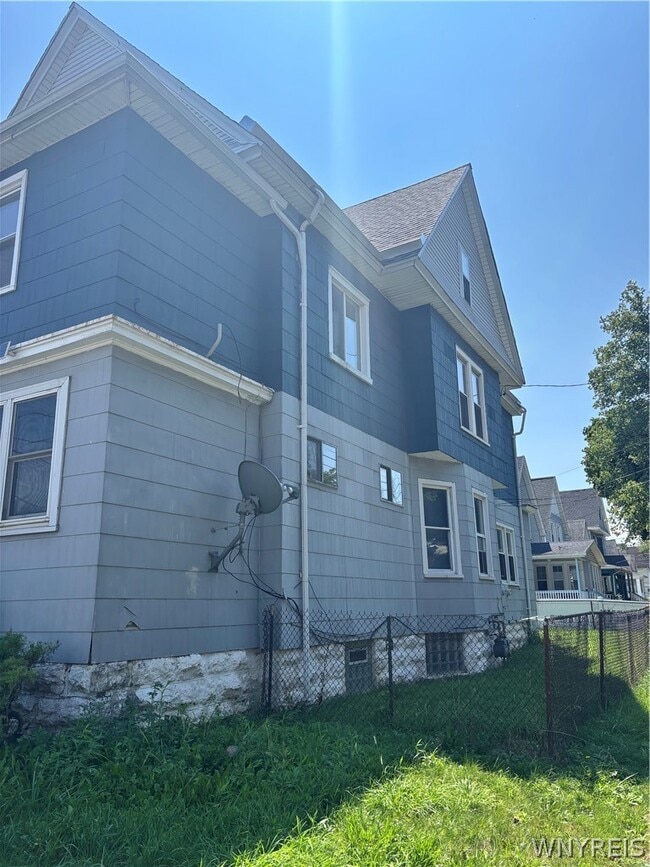 Photo - 215 Ludington St