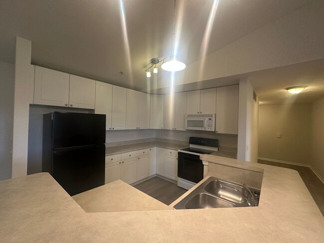 Building Photo - Hidden Springs II Condos Unit 758 Hidden Springs