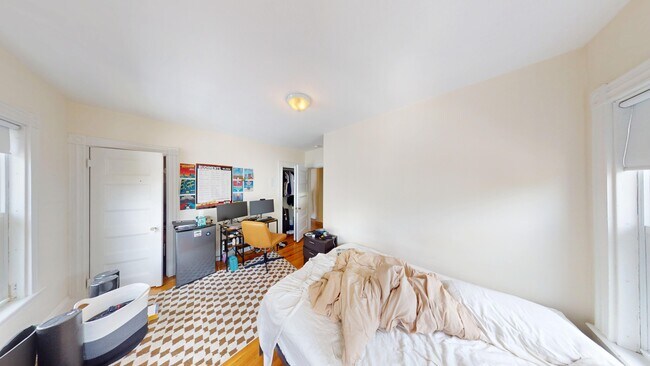 Photo - 1 Woodstock Ave