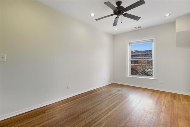 Photo - 4641 N Rockwell St Unit 2