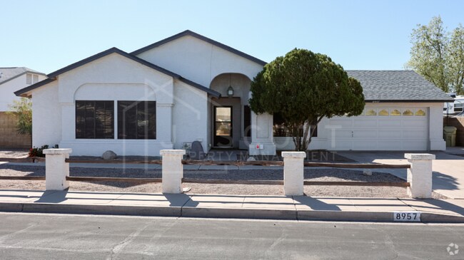 Building Photo - Spacious 3-Bedroom Glendale Home with Mode...