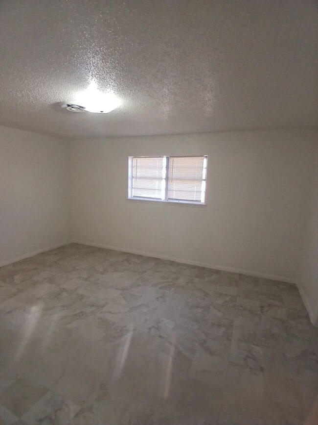 Photo - 1406 E 1st St Unidad 8
