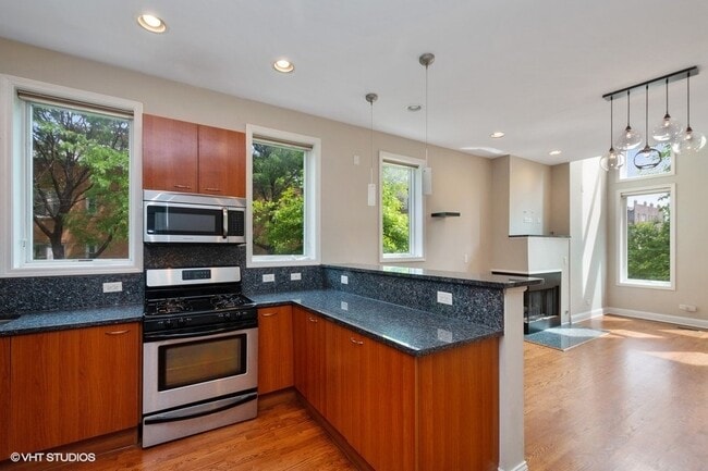 Building Photo - 1458 N Artesian Ave Unit E1