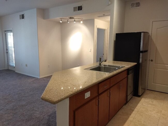 planta abierta - 5302 E Van Buren St Unidad 3063