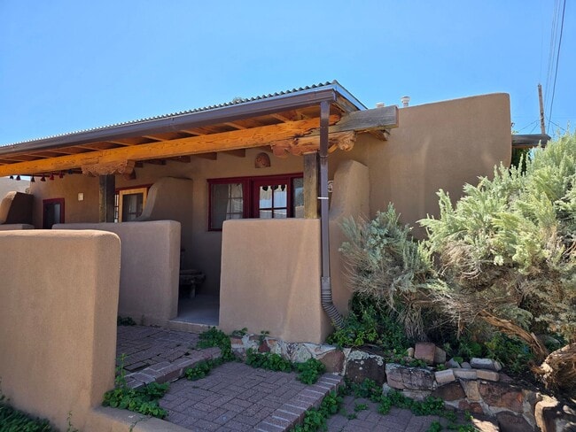 Building Photo - 631 Don Felix St Unit B