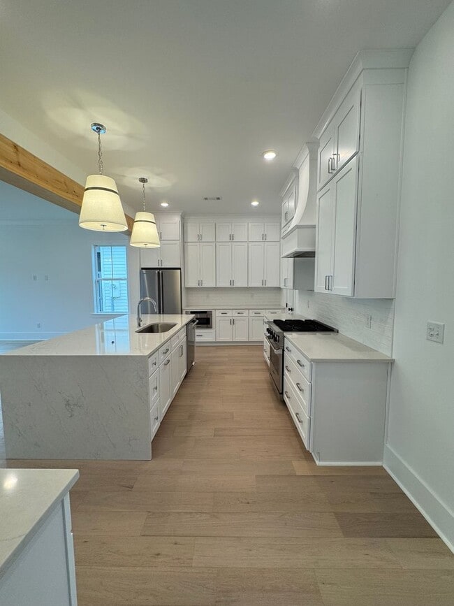 Photo - Belmont 1217