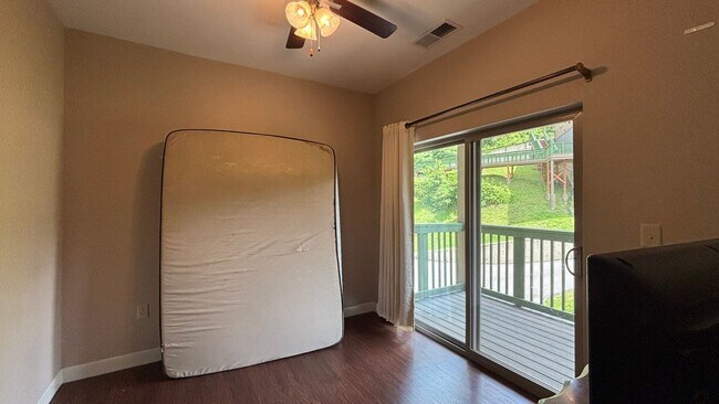 Photo - 121 Village Dr