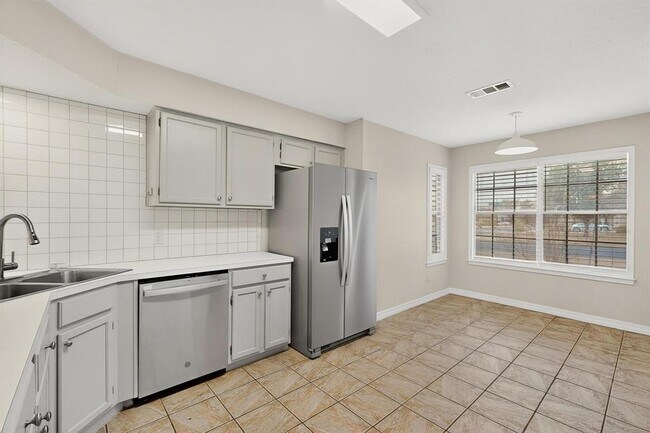 Photo - 5300 Honey Dew Terrace