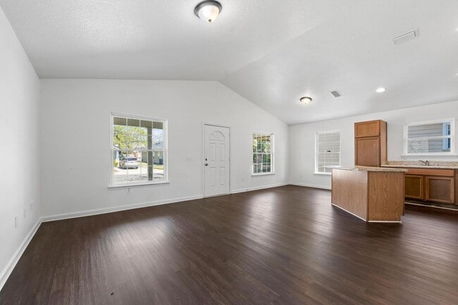 Photo - 1470 Windle St