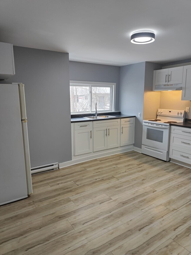 Photo - 17 Main St W Unit 2