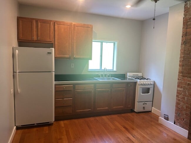 Building Photo - 721 Chislett St Unit Apt 2