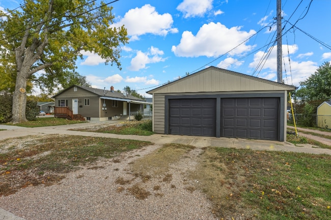 Photo - 2104 Prairie Ave