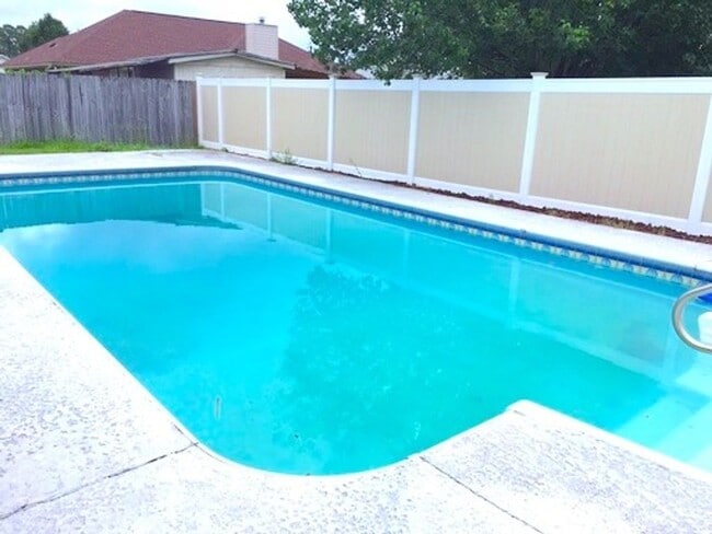 Photo - 1835 Lawnwood Dr