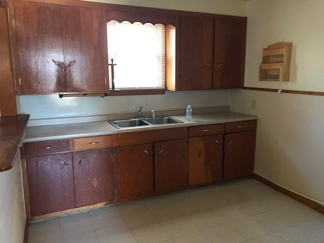 Photo - 3356 Russell Ave