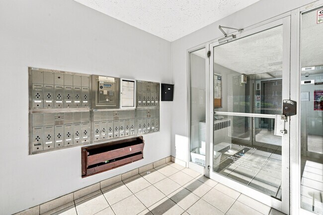 Photo - 2025 W Granville Ave Unit 412