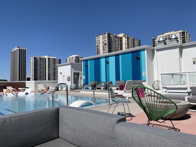 Building Photo - 1429 N Wells St Unit 201