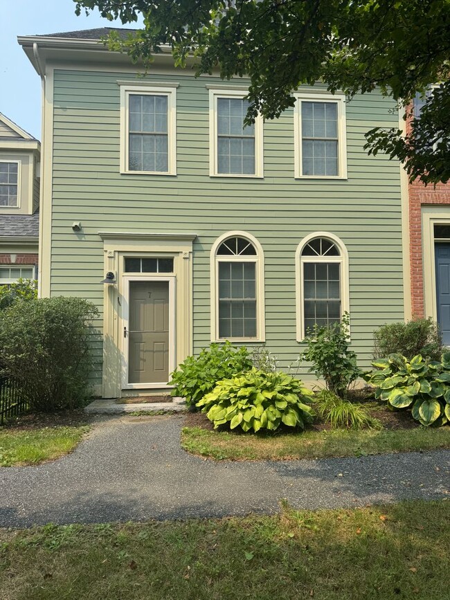 Building Photo - 3 Bedroom Condo in Hanover