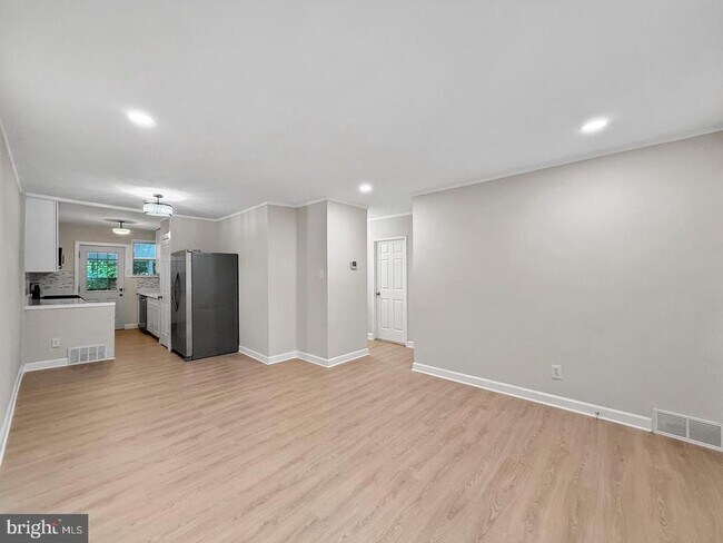 Photo - 7905 Greenleaf Rd