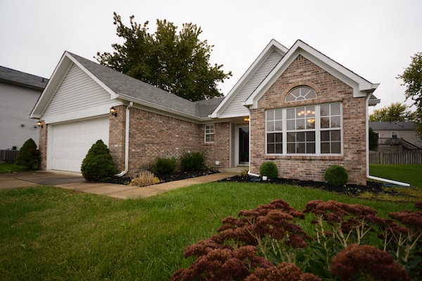 Photo - 582 Redfox Ct N