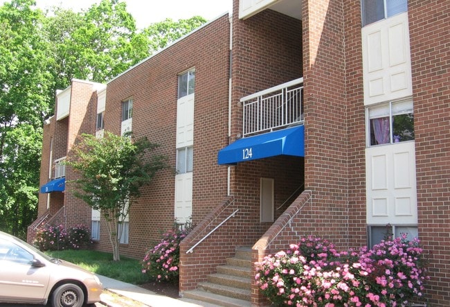 Camden Hills - Camden Hills Apartments