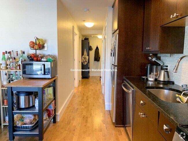 Building Photo - 1 bedroom in Cambridge MA 02141 Unit 5 Rental