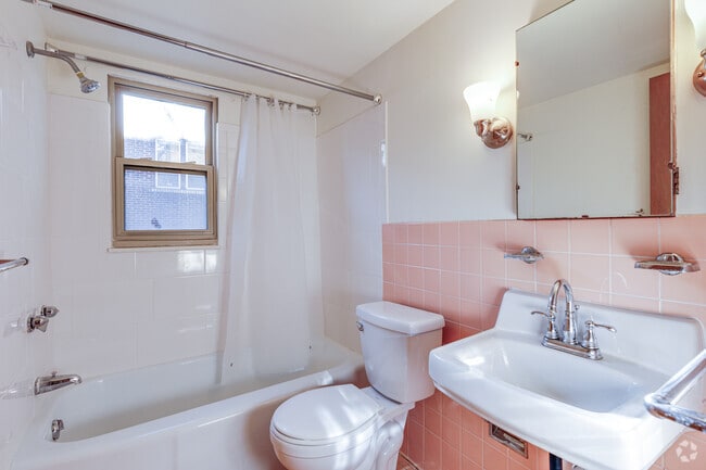 Studio - 400SF - Bathroom