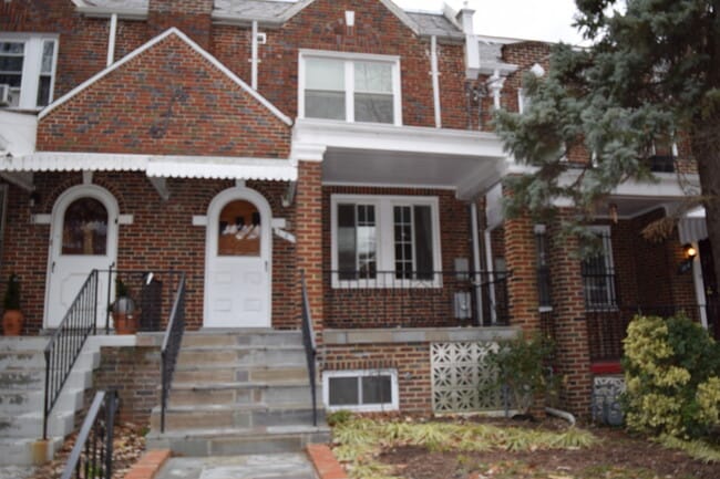 Photo - Regal Rowhome! 3 Beautiful Finished Levels!