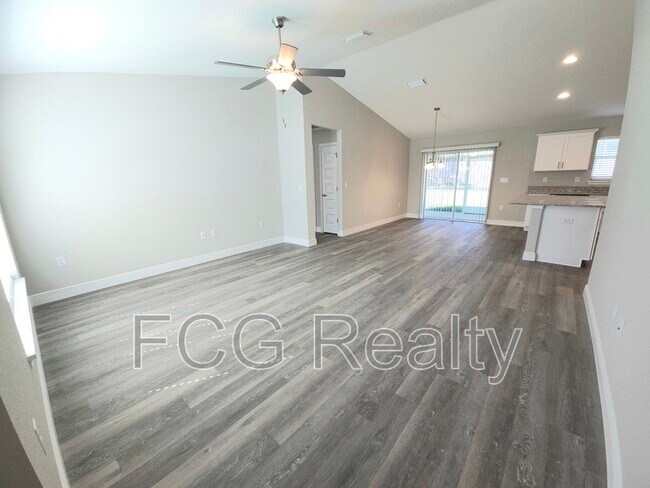 Photo - 8500 N Sussex Dr