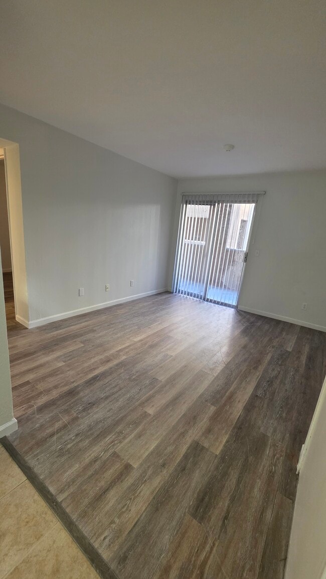 Living Area - 1810 E Blacklidge Dr Unit 503