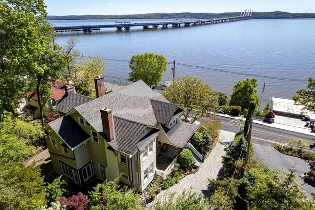 Building Photo - 87 River Rd Rental