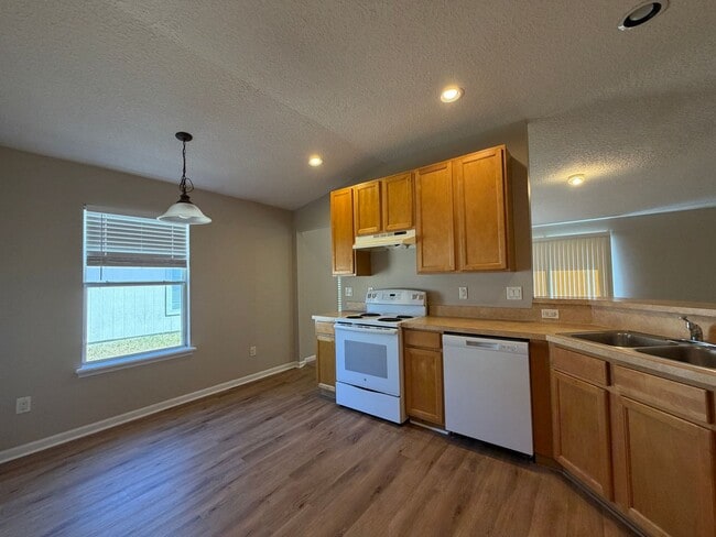 Photo - Three Bedroom in Cannons Point @ Oakleaf