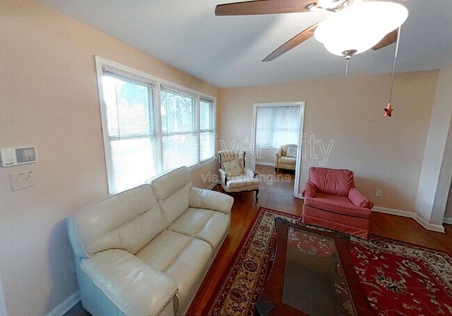 Photo - 1543 Peachtree Cir N