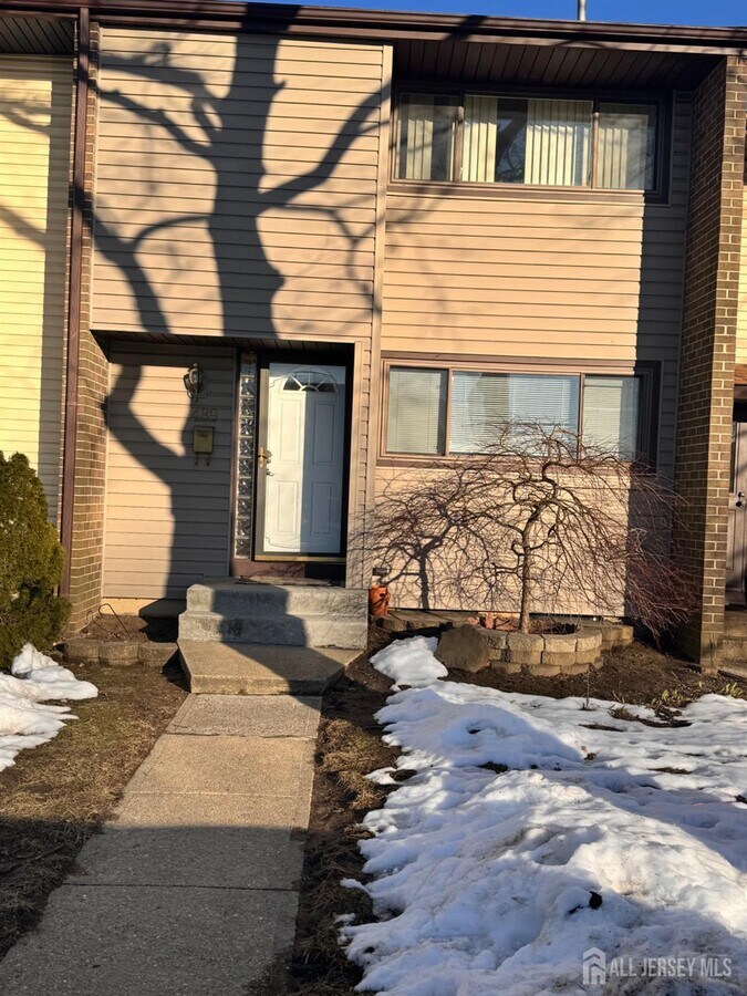 Photo - 489 Madison Dr