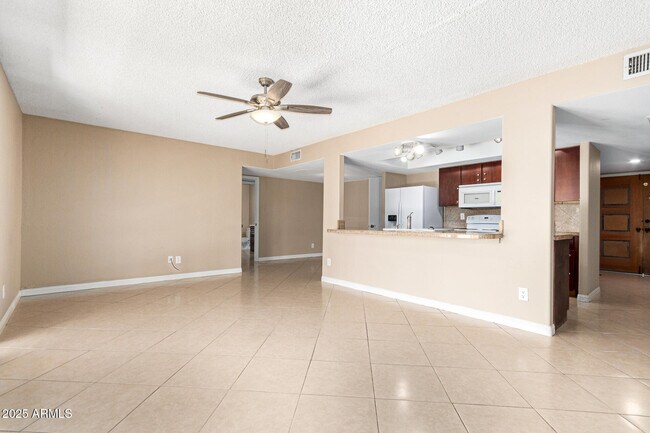 Photo - 1049 E Carter Dr