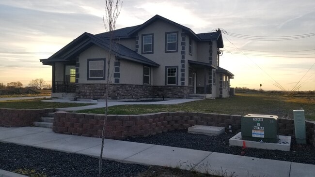 Photo - 1412 W Lakeside Dr