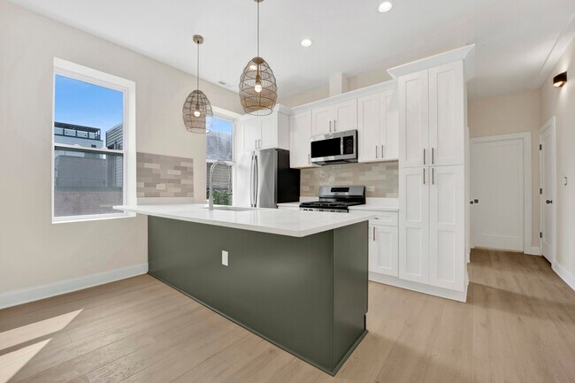 Photo - 2021 W Shakespeare Ave Unidad 3 Rental