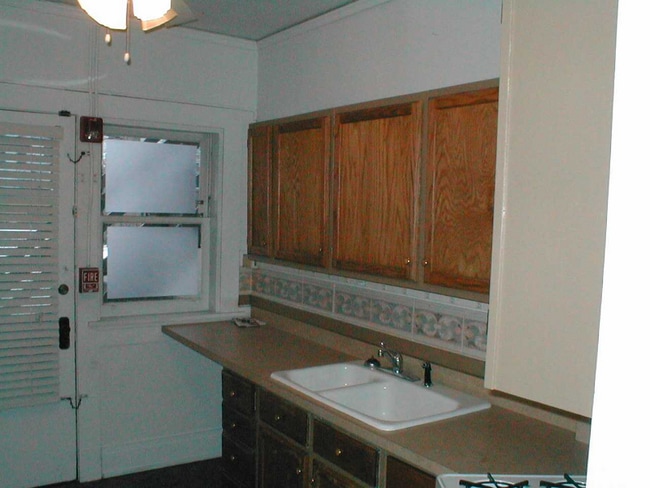 Photo - 302 W Grand Ave Unidad 2