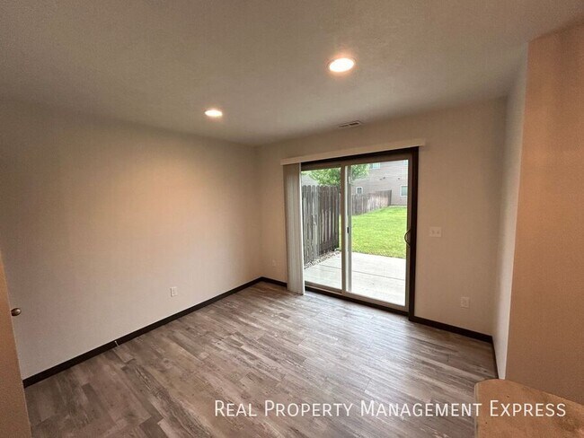 Photo - 3 Bed 1.5 Bath in West Sioux Falls