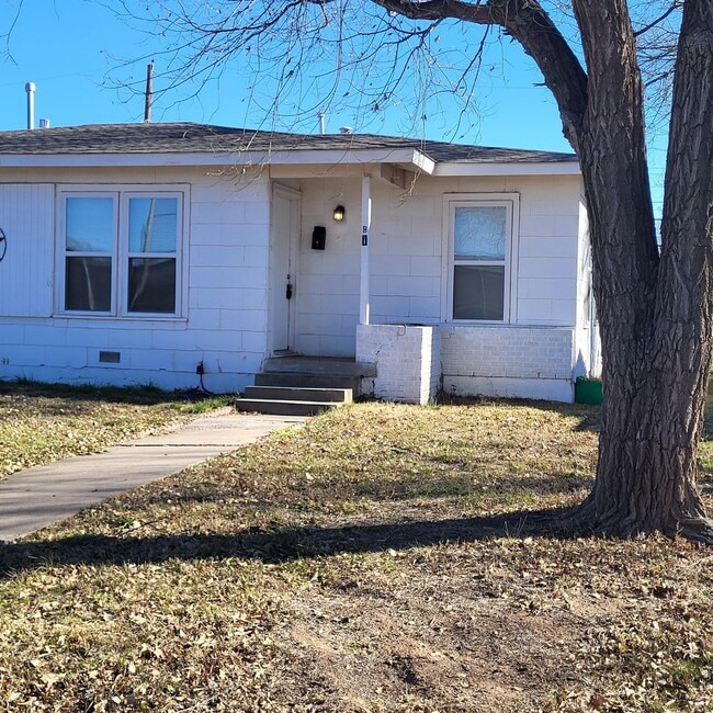 Building Photo - 1909 Pecos St Unit 1909 Pecos #B