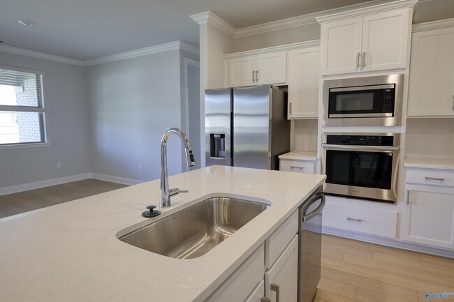 Photo - 102 Clift Crk Dr