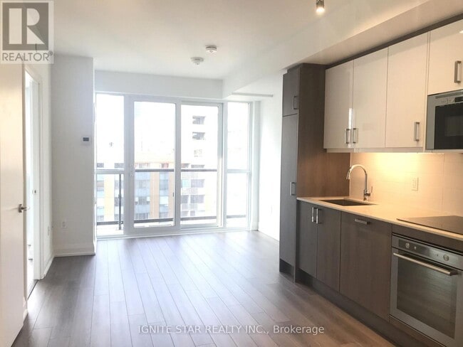 Photo - 77 Mutual St Unit 1006