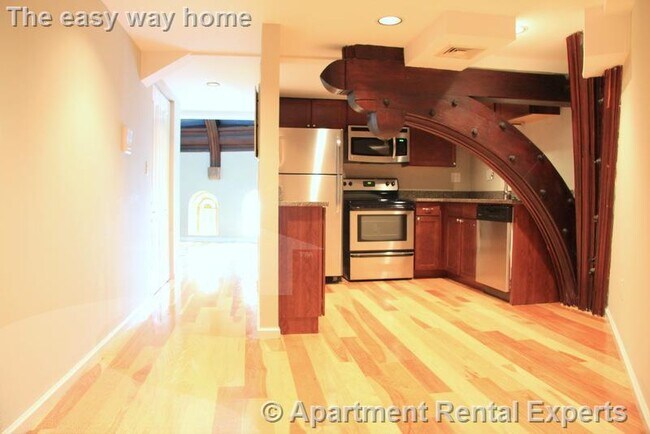 Building Photo - 17 Bow St Unit #37